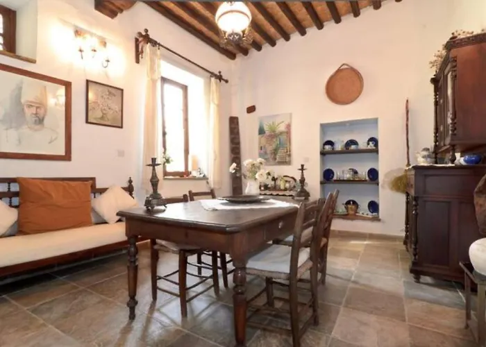 Historical House In The Old Of ニコシア